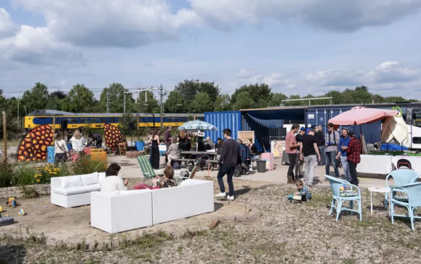 Algemeen Dagblad -  Kunstenaars en wijkfeesten in Amersfoort